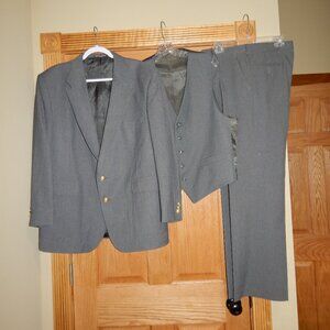 Vintage Mens Gray Classic Collection Suit Jacket Size 46R Vest Pants 36x30